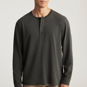 LONG SLEEVE HENLEY T-SHIRT IN PIRATE BLACK